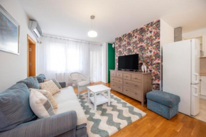 Modern Living Apt - Sapphire - PRIVATE PARKING